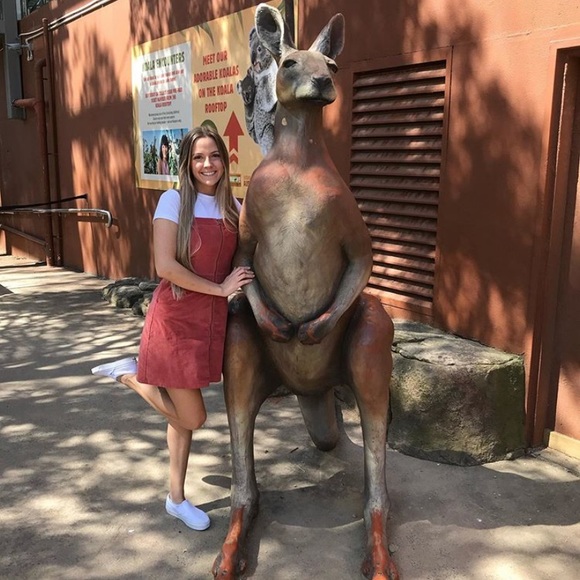 Aloha!! I’m Christine 🌺 - Picture 1 of 6